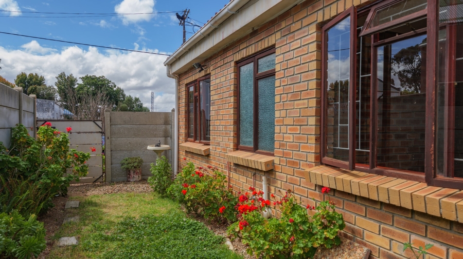 To Let 2 Bedroom Property for Rent in Bredasdorp Western Cape